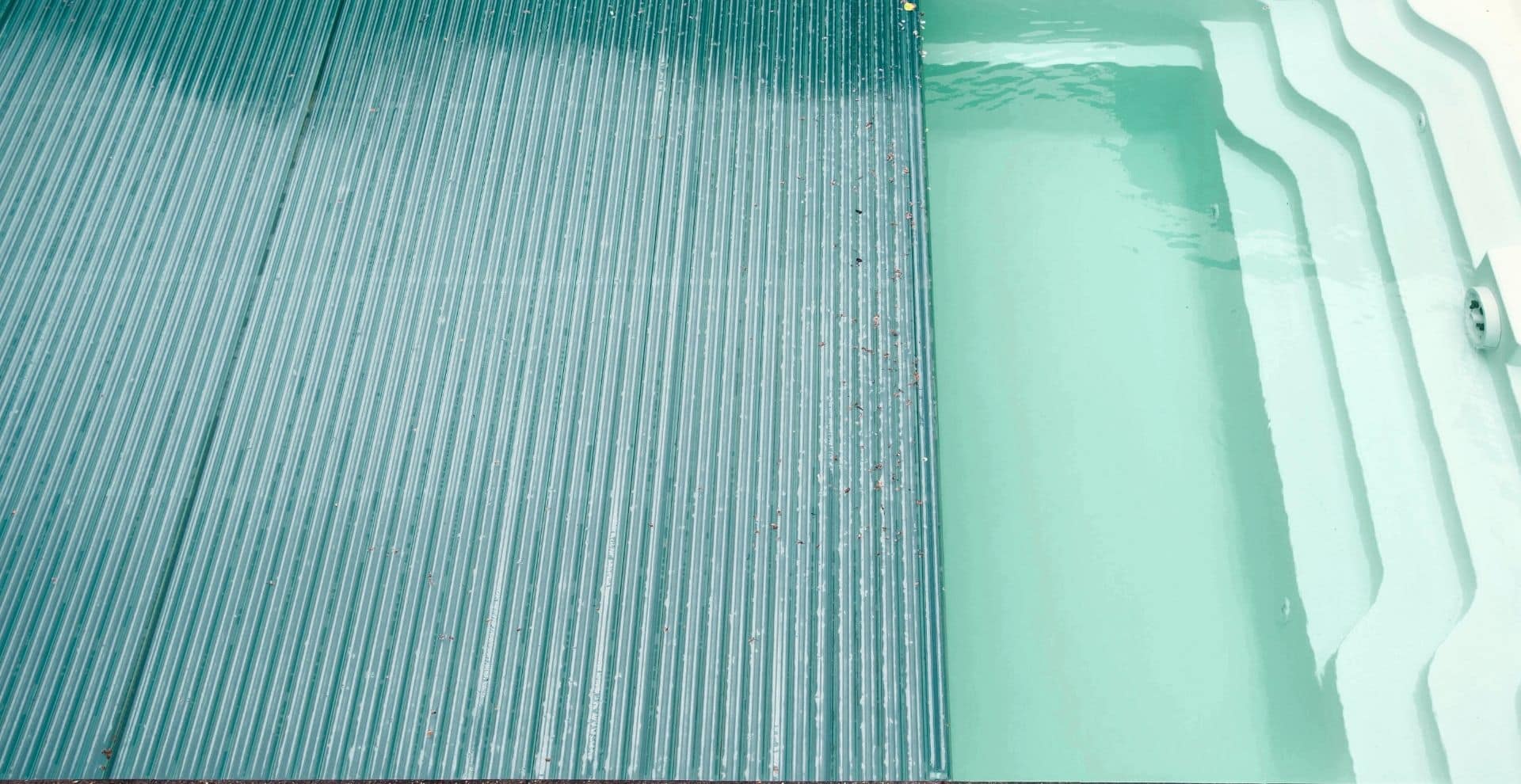Installation d’équipement piscine à Sanguinet : volet immergé, pompe à chaleur, abri, traitement automatique. Confort et performance.